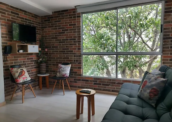 Medellin- La 70, Close To Everything, Laureles Retreat